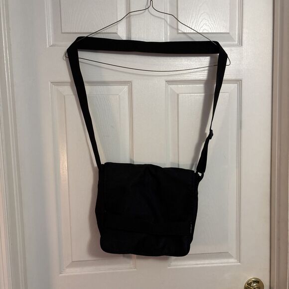 Eddie Bauer Shoulder Strap Nylon Messenger Bag Black Pockets Adjustable, size Sm - Picture 1 of 12